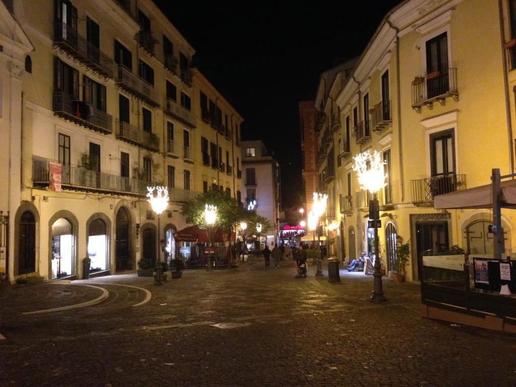 Zelzar Salerno Centro Hotell Exteriör bild