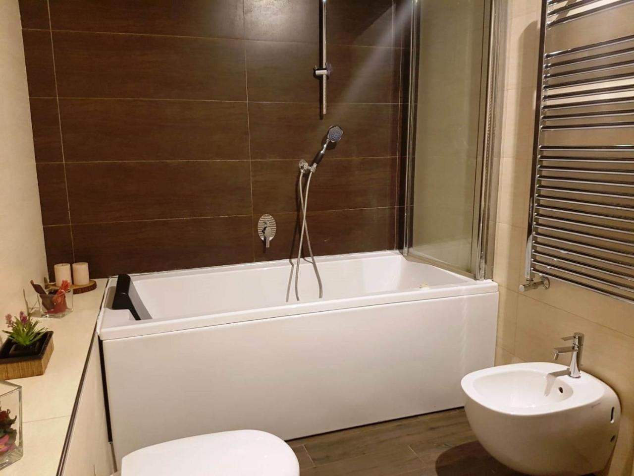Zelzar Salerno Centro Hotell Exteriör bild