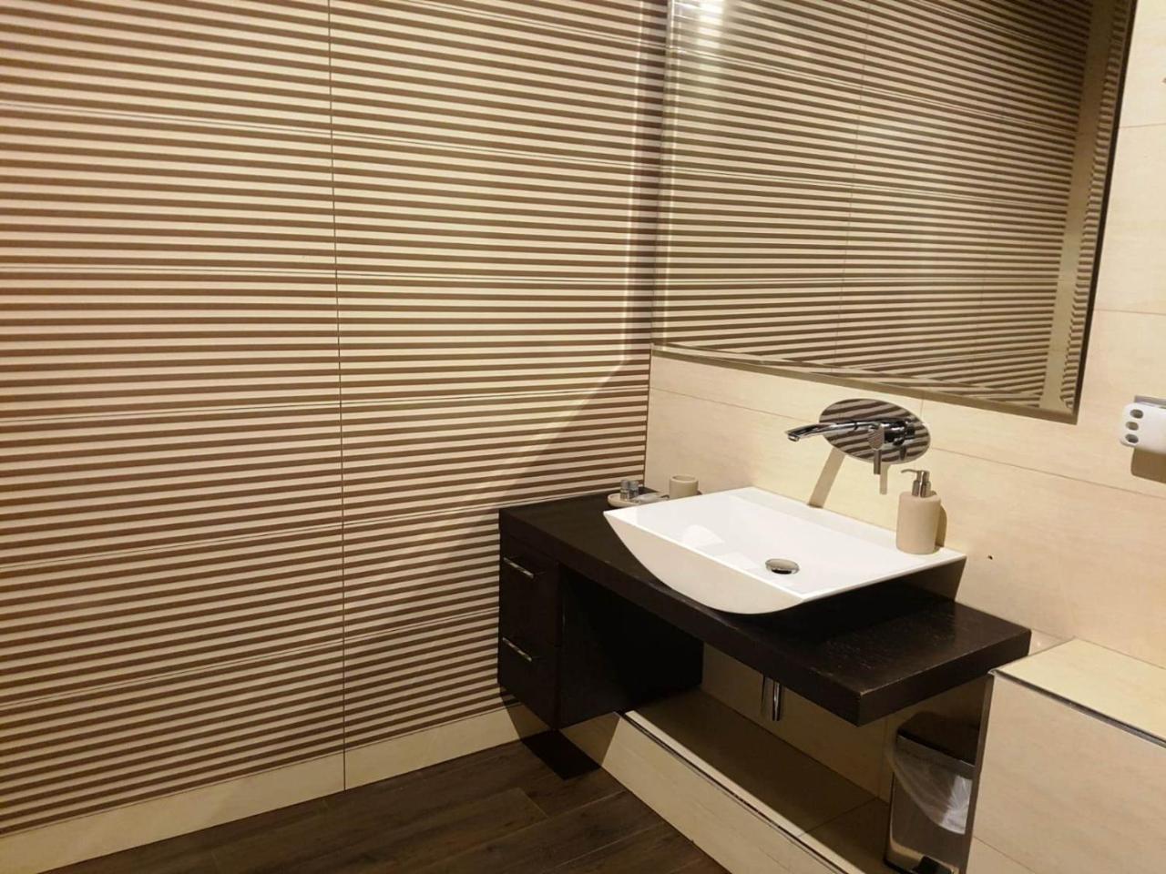 Zelzar Salerno Centro Hotell Exteriör bild